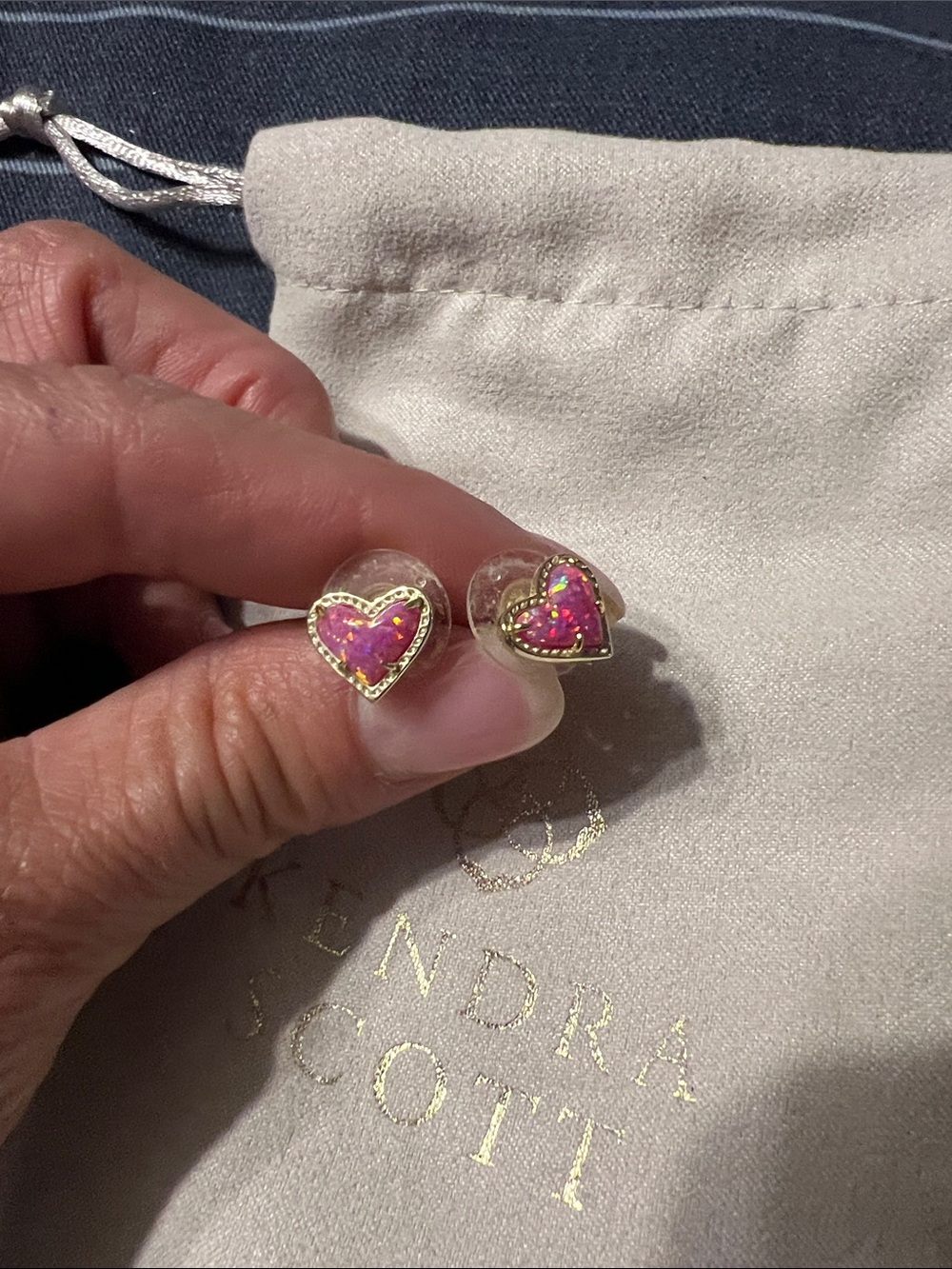 Kendra Scott pink sparkle heart studs
Used good condition